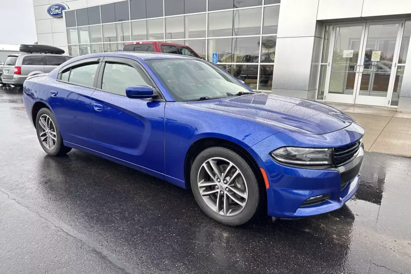 2019 Dodge Charger SXT AWD photo 1