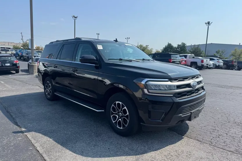 2023 Ford Expedition MAX XLT photo 1