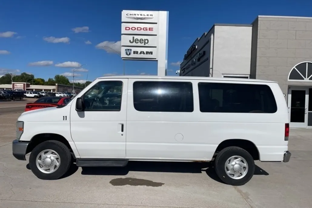 2011 Ford E-350 photo 1