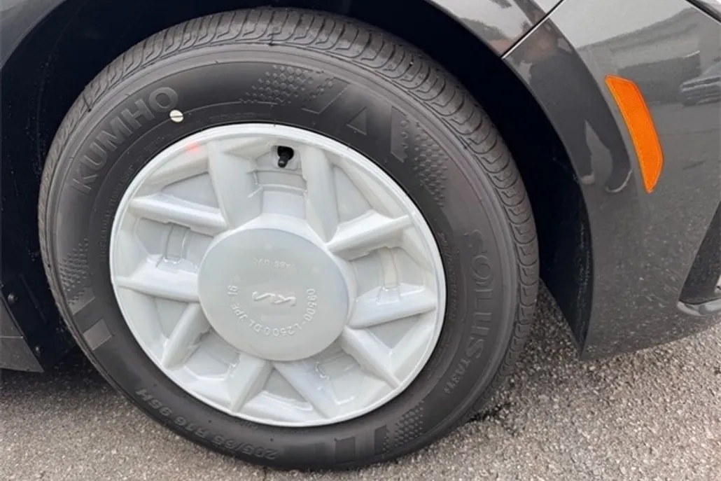 2026 Kia K5 LXS photo 1