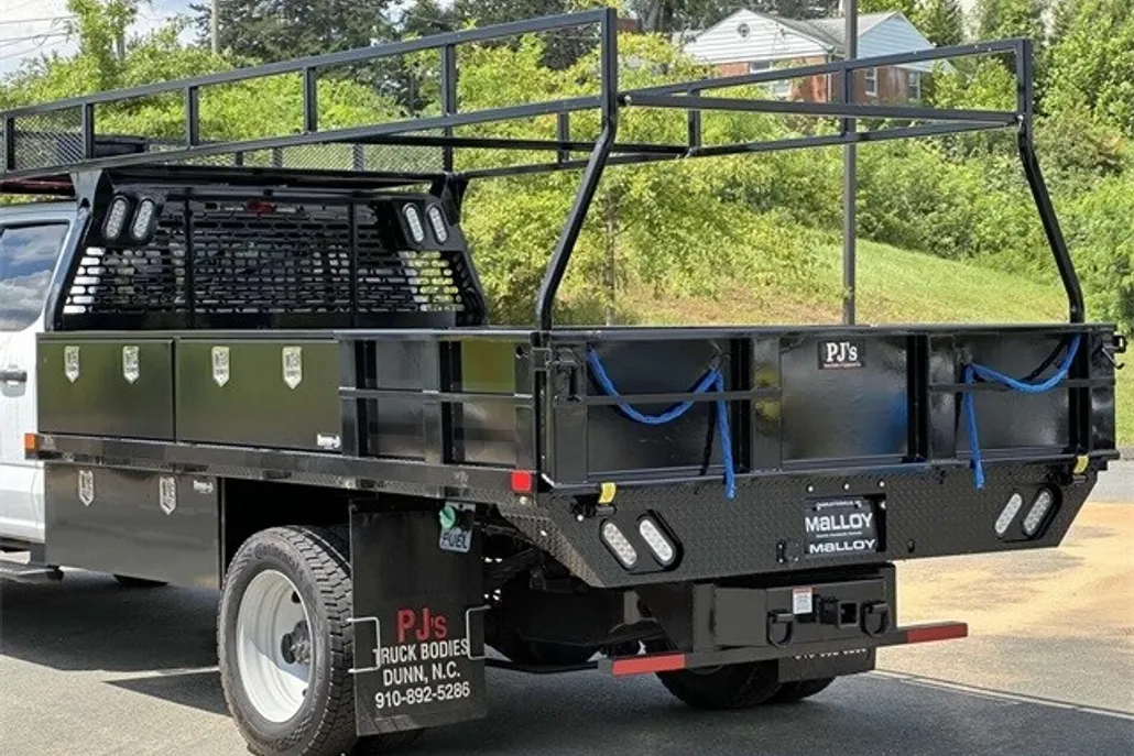2024 Ford F-550 photo 1