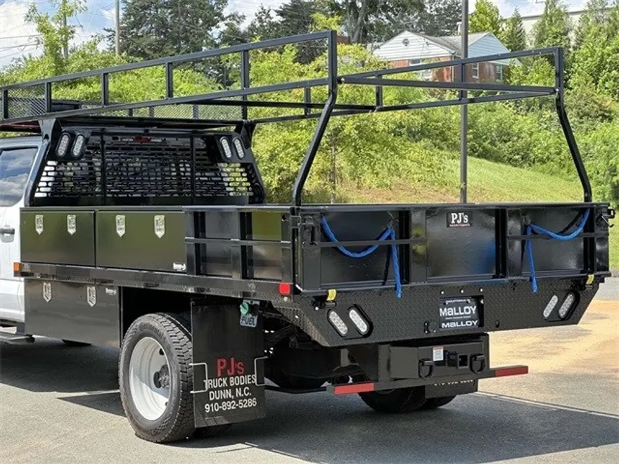 2024 Ford F-550 photo 1