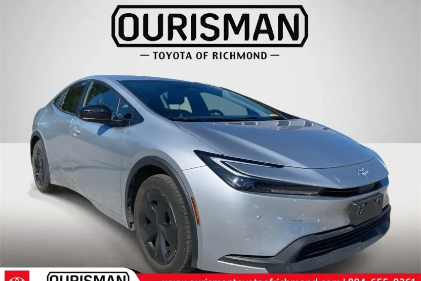 2023 Toyota Prius LE photo 1