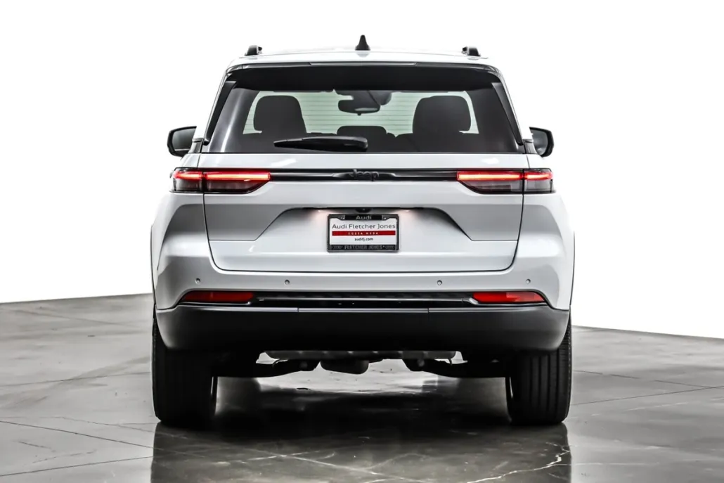 2023 Jeep Grand Cherokee Altitude photo 1