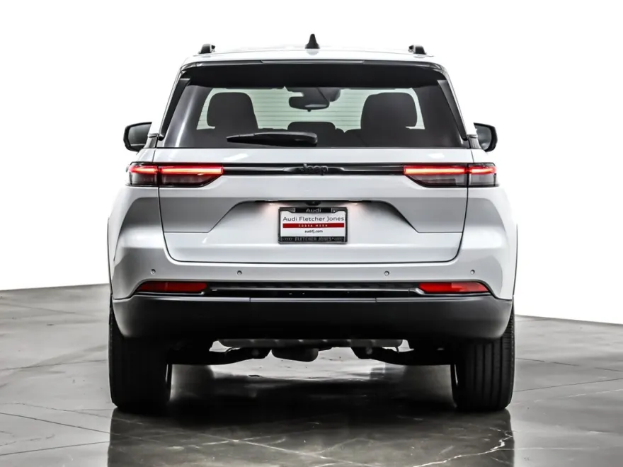 2023 Jeep Grand Cherokee Altitude photo 1