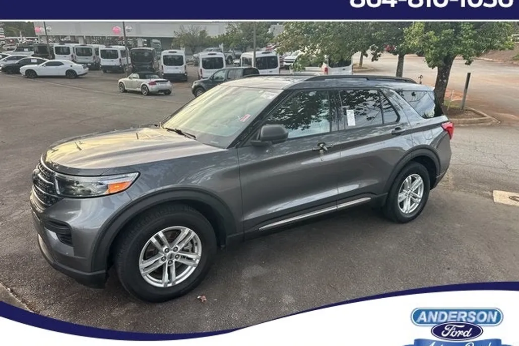 2022 Ford Explorer XLT photo 1