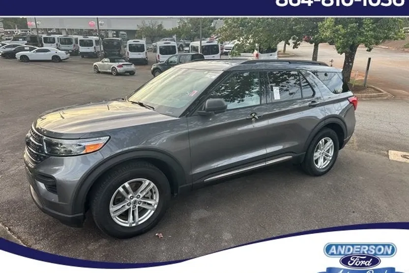 2022 Ford Explorer XLT photo 1