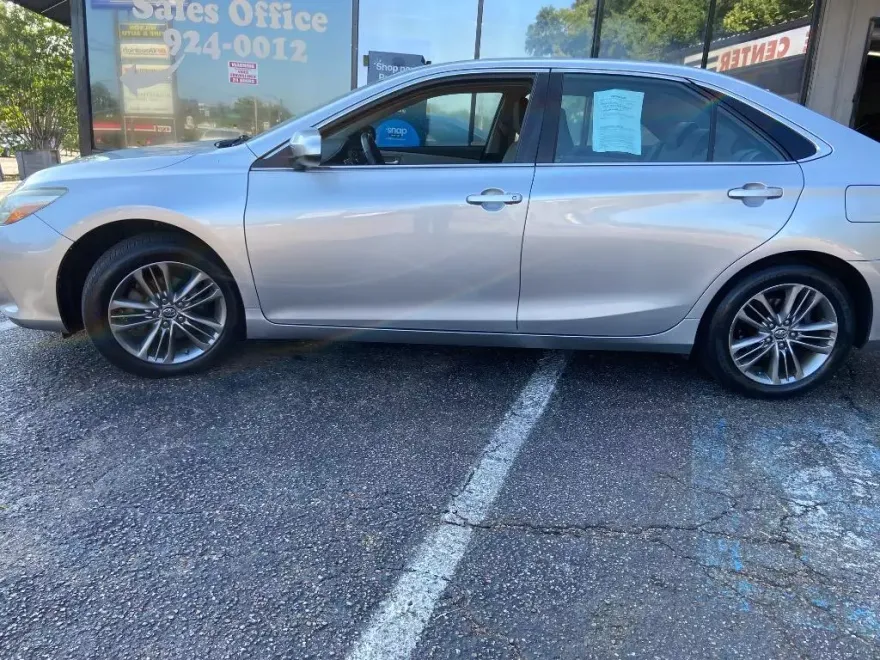 2015 Toyota Camry XLE photo 1