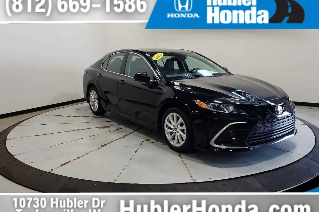 2023 Toyota Camry LE photo 1