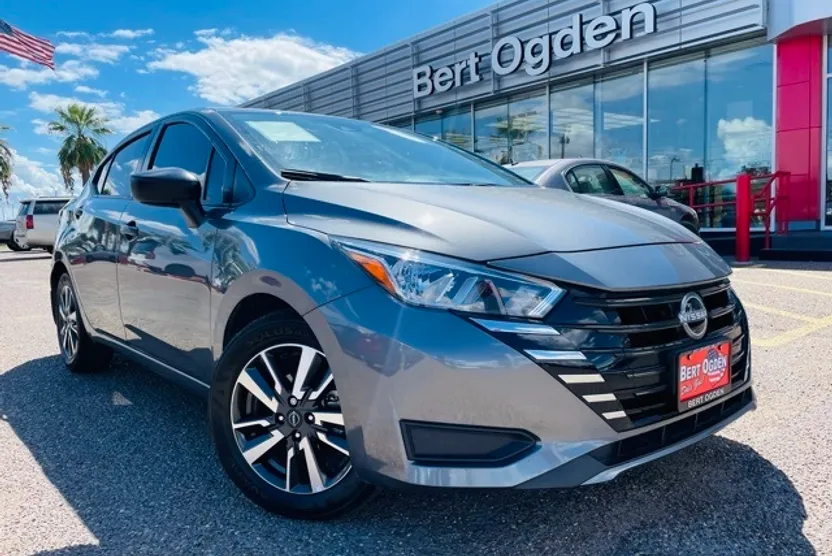 2024 Nissan Versa 1.6 S photo 1