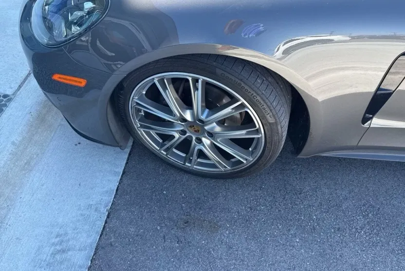 2018 Porsche Panamera Base 4 photo 1
