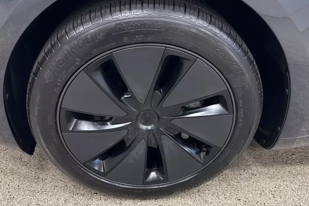 2024 Tesla Model 3 photo 1