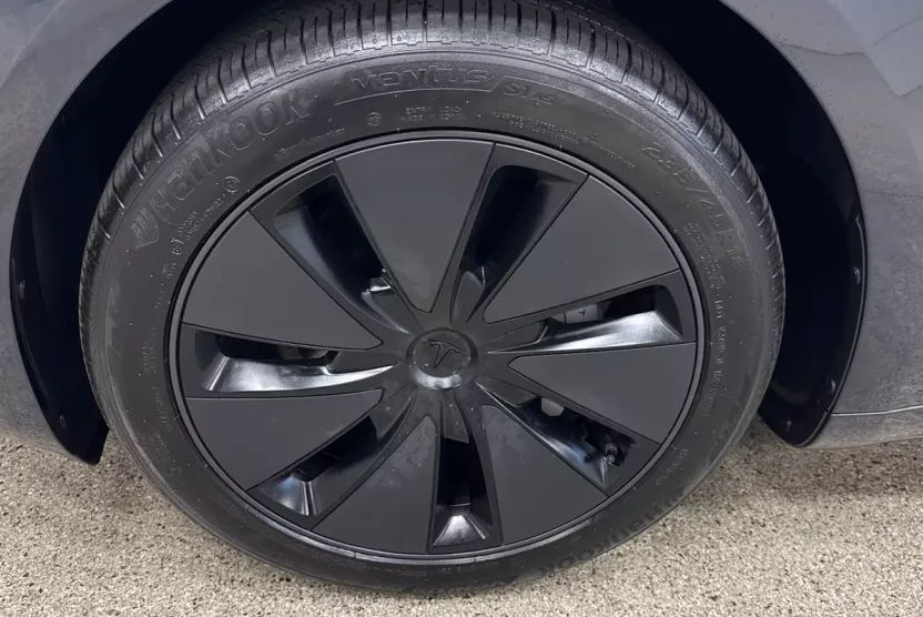 2024 Tesla Model 3 photo 1