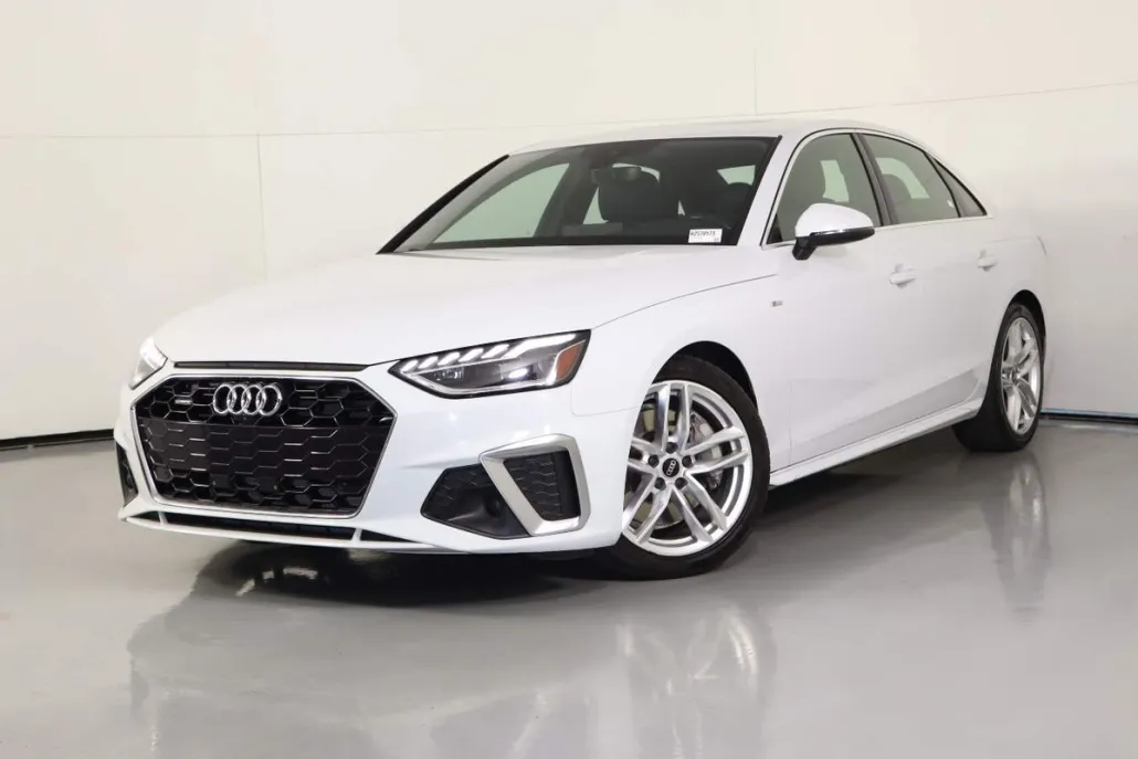 2023 Audi A4 S line Plus 45 TFSI photo 1