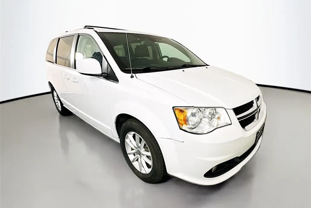 2019 Dodge Grand Caravan SXT photo 1