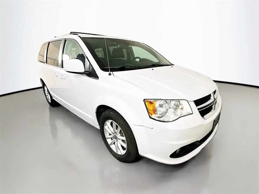 2019 Dodge Grand Caravan SXT photo 1