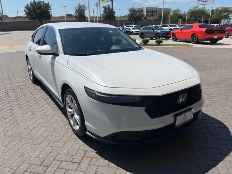 2025 Honda Accord LX photo 1