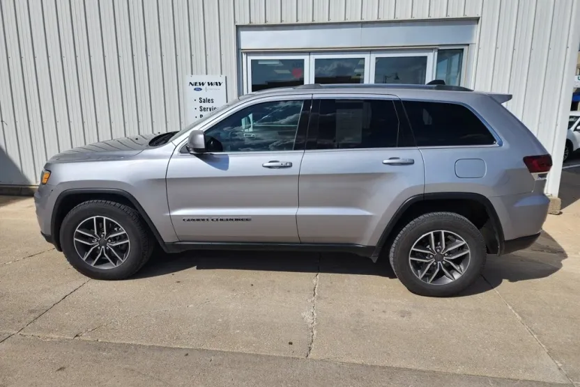 2019 Jeep Grand Cherokee Laredo E photo 1