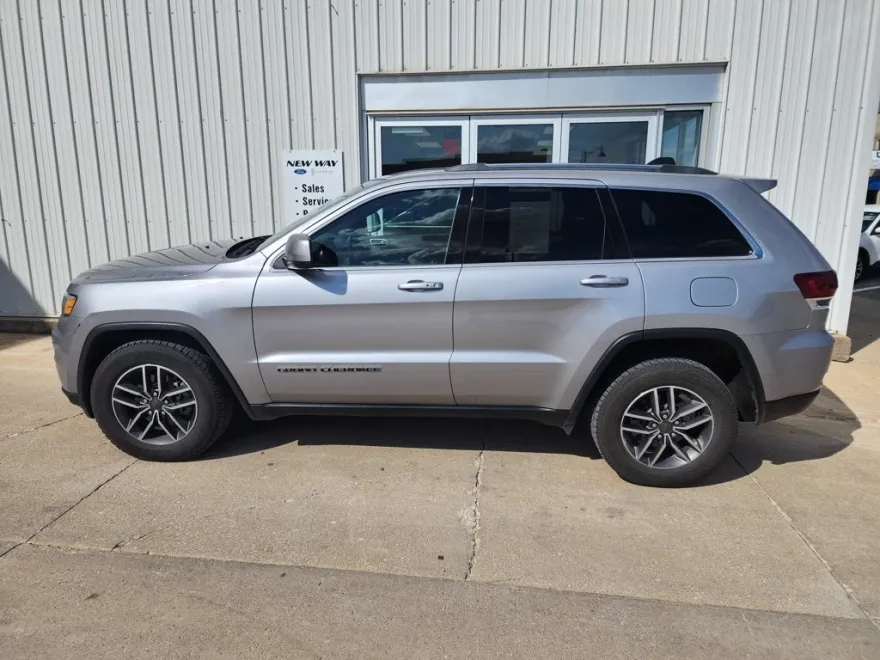 2019 Jeep Grand Cherokee Laredo E photo 1
