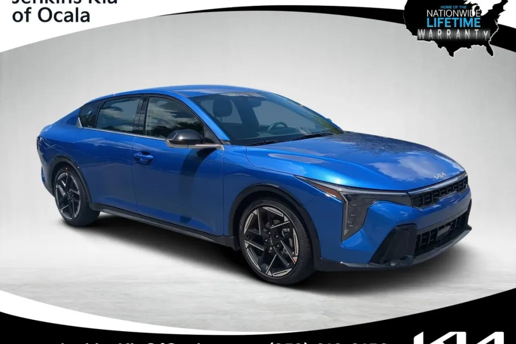 2025 Kia K4 GT-Line photo 1