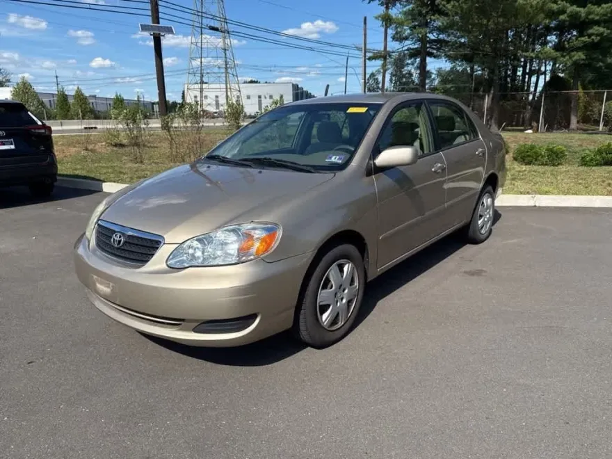 2005 Toyota Corolla LE photo 1