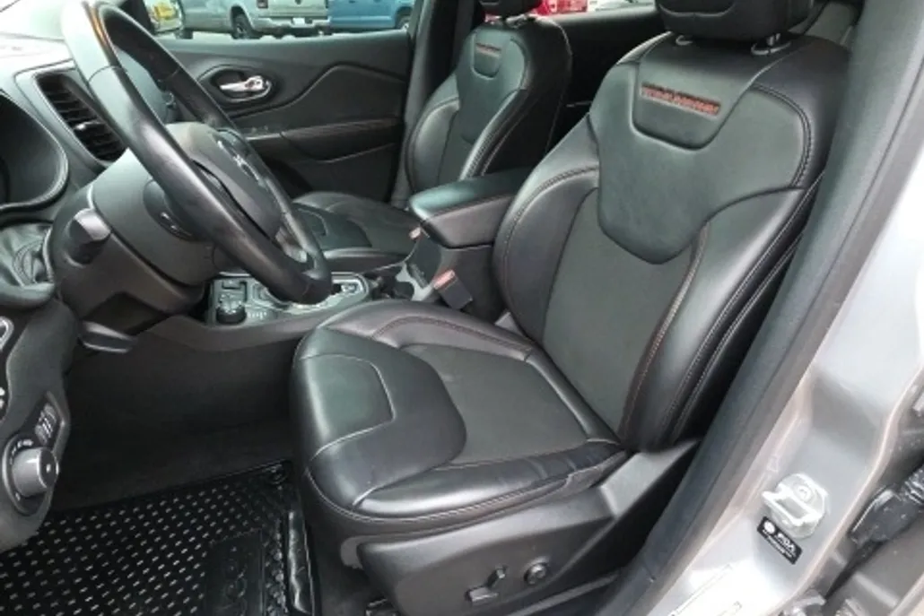 2021 Jeep Cherokee Trailhawk photo 1