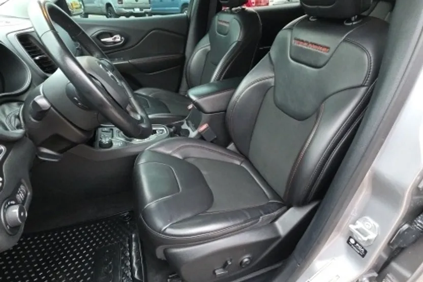 2021 Jeep Cherokee Trailhawk photo 1