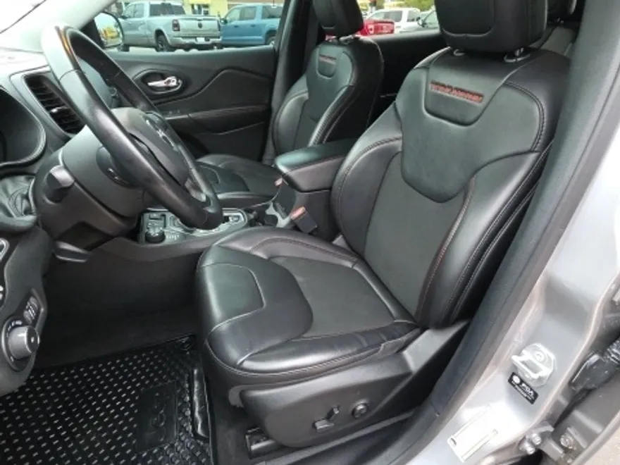 2021 Jeep Cherokee Trailhawk photo 1