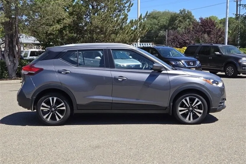 2019 Nissan Kicks SV photo 1