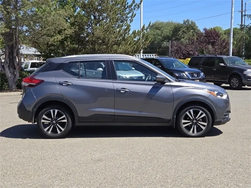 2019 Nissan Kicks SV photo 1