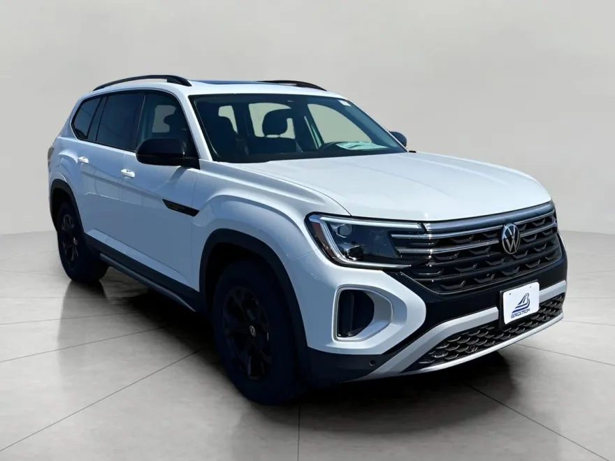 2025 Volkswagen Atlas Peak Edition SE photo 1