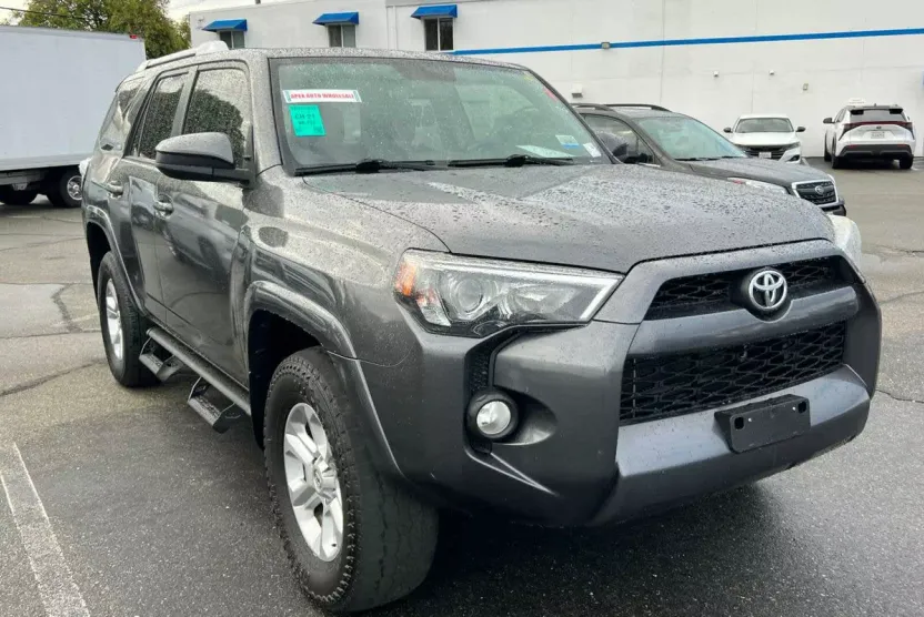 2018 Toyota 4Runner SR5 photo 1