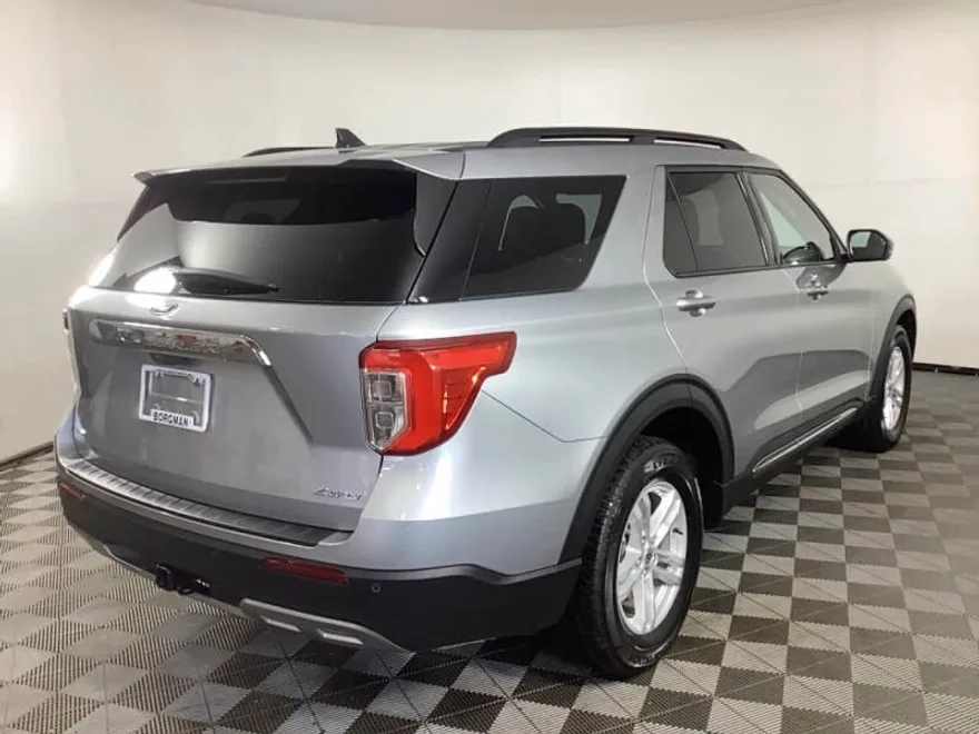2023 Ford Explorer XLT photo 1