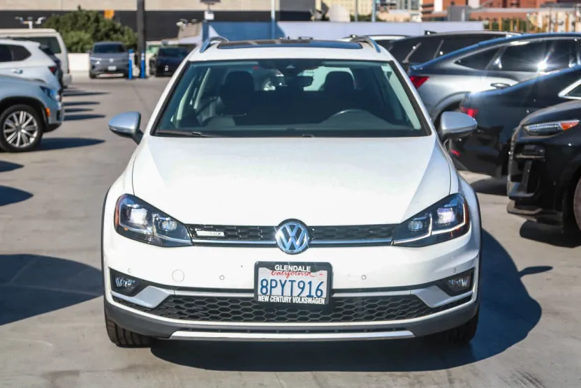 2019 Volkswagen Golf Alltrack SE photo 1