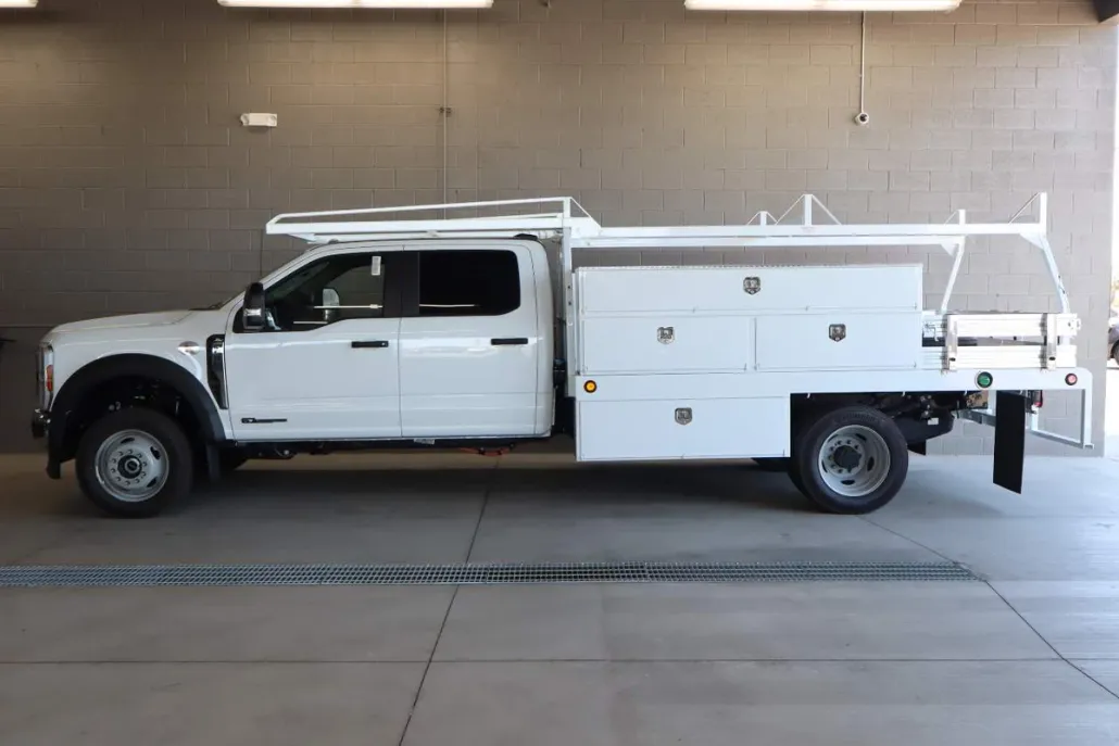2025 Ford F-550 photo 1