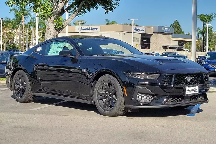 2025 Ford Mustang GT photo 1