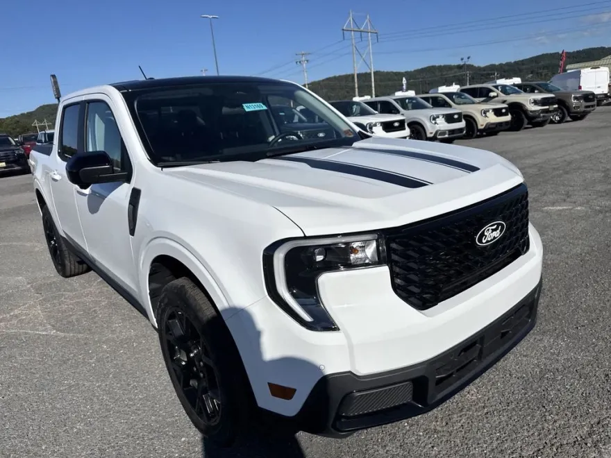 2025 Ford Maverick Lariat photo 1