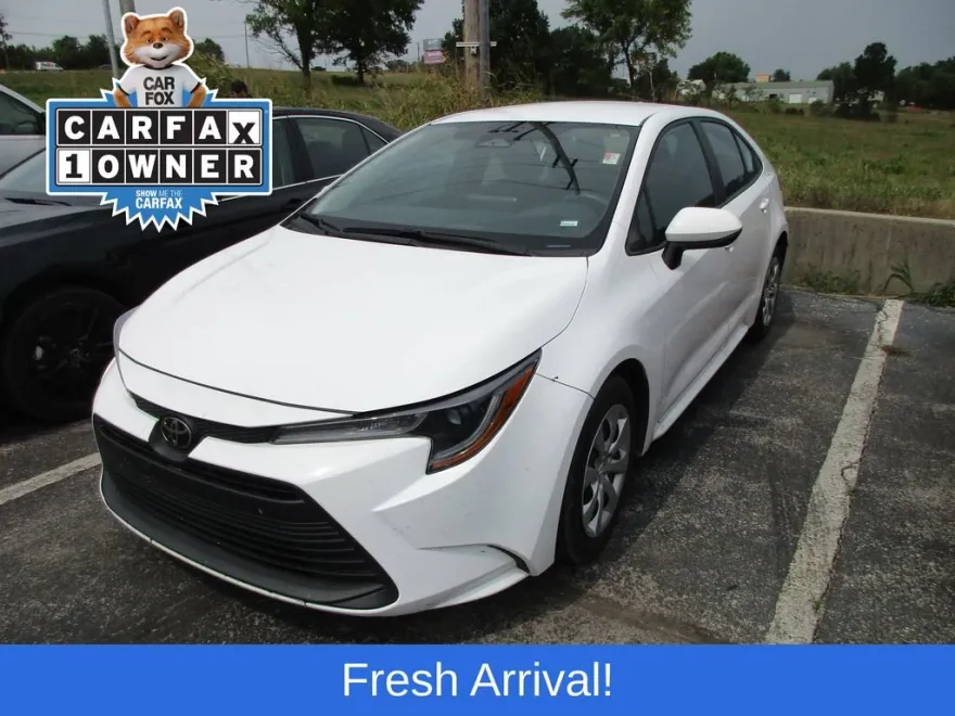 2023 Toyota Corolla LE photo 1