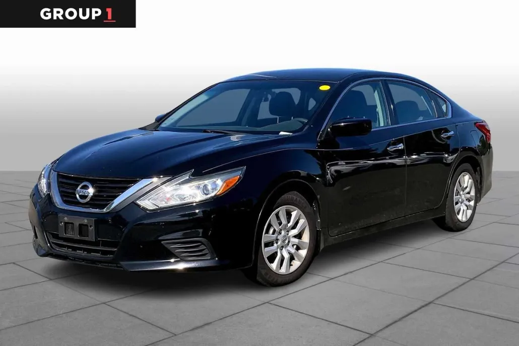 2017 Nissan Altima 2.5 S photo 1