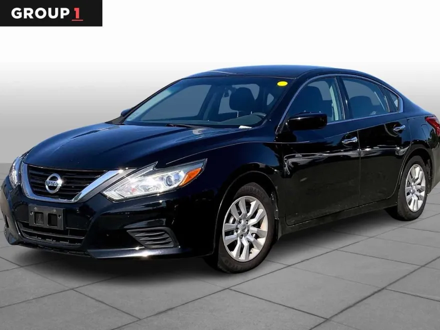 2017 Nissan Altima 2.5 S photo 1