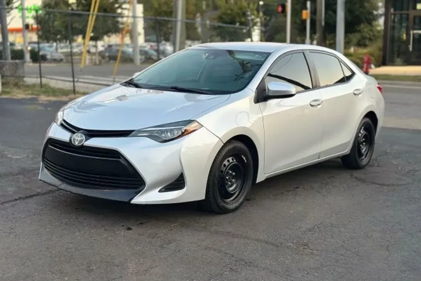 2019 Toyota Corolla XLE XSE photo 1