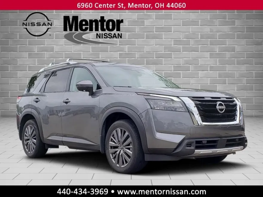 2025 Nissan Pathfinder SL photo 1