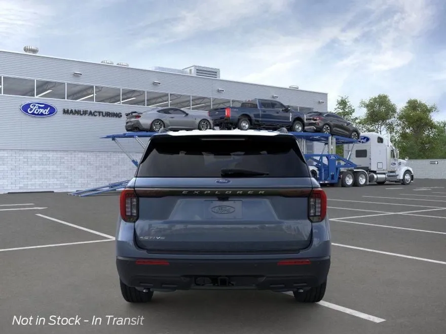 2025 Ford Explorer photo 1