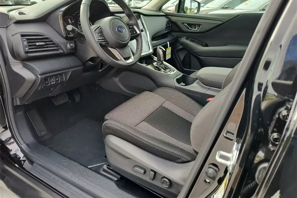 2025 Subaru Outback Premium photo 1