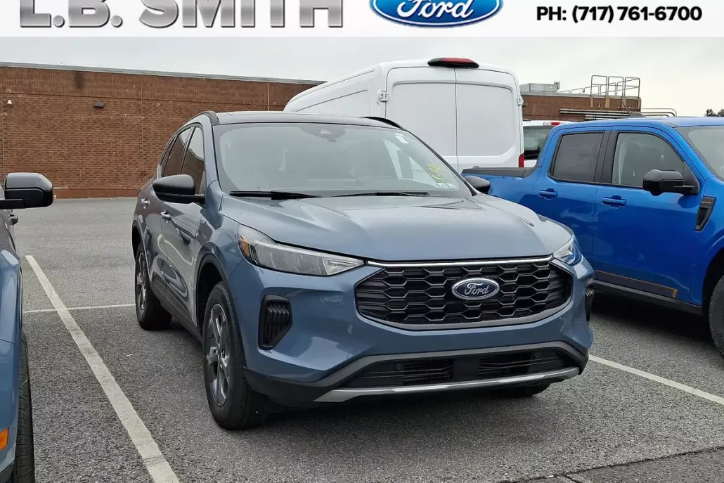 2025 Ford Escape ST-Line photo 1