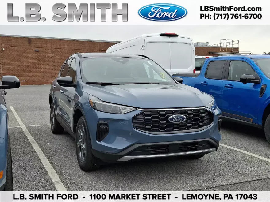 2025 Ford Escape ST-Line photo 1