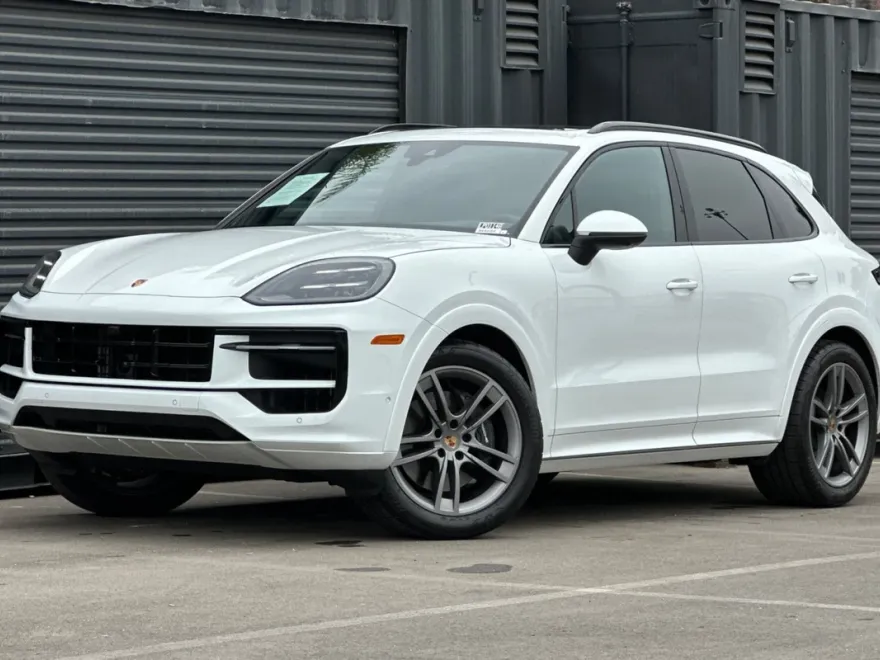 2025 Porsche Cayenne Turbo photo 1