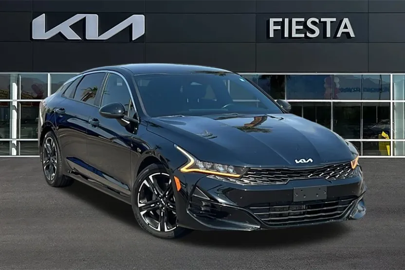 2022 Kia K5 GT-Line photo 1