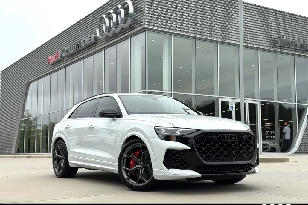 2025 Audi RS Q8 photo 1