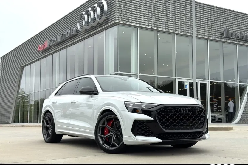 2025 Audi RS Q8 photo 1